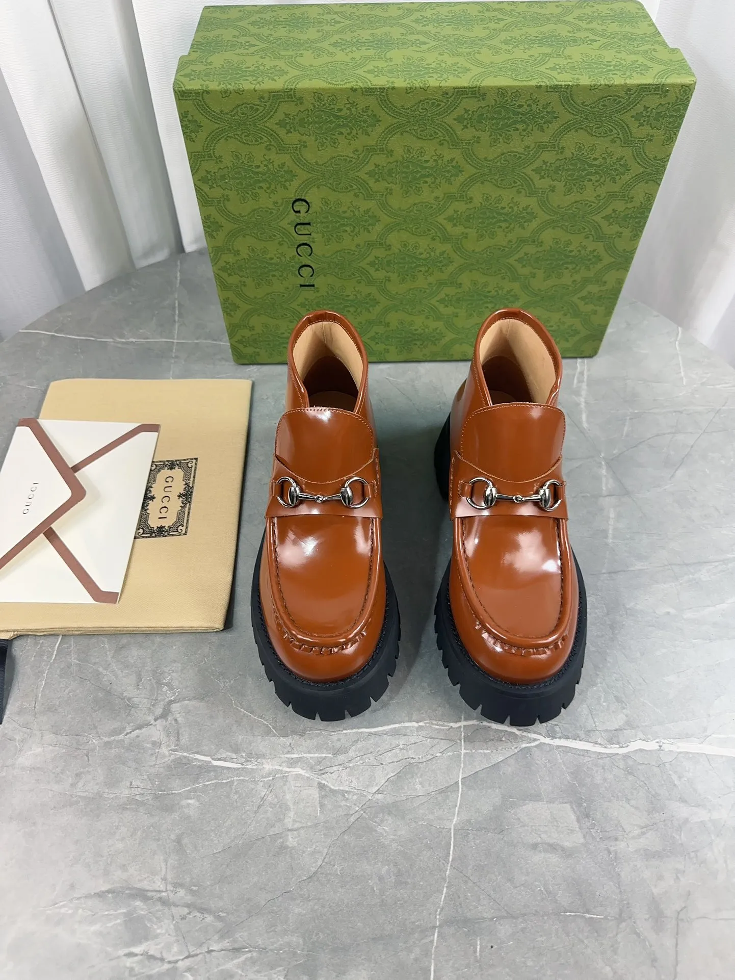Men's shoes 💰620💰 New model from Gucci, double GG groove thick-soled loafers. The original version is made 1:1. Super beautiful quality, classic model at the counter. ❶Upper: original open-edge beaded cowhide ❷Inner lining: water-dyed cowhide ❸Feet: water-dyed cowhide ❹Outsole: ultra-light original sole ❺thick sole heightening: 3.5cn ❻Packing: original packaging ❼Number: 35-42 (41 41 customized, non-refundable) Men's model: 38-46 (45, 46 customized, non-refundable)